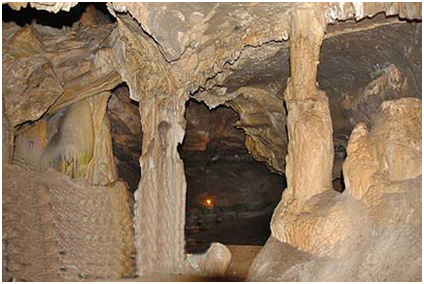 Visita la bellas cuevas de Taulabe